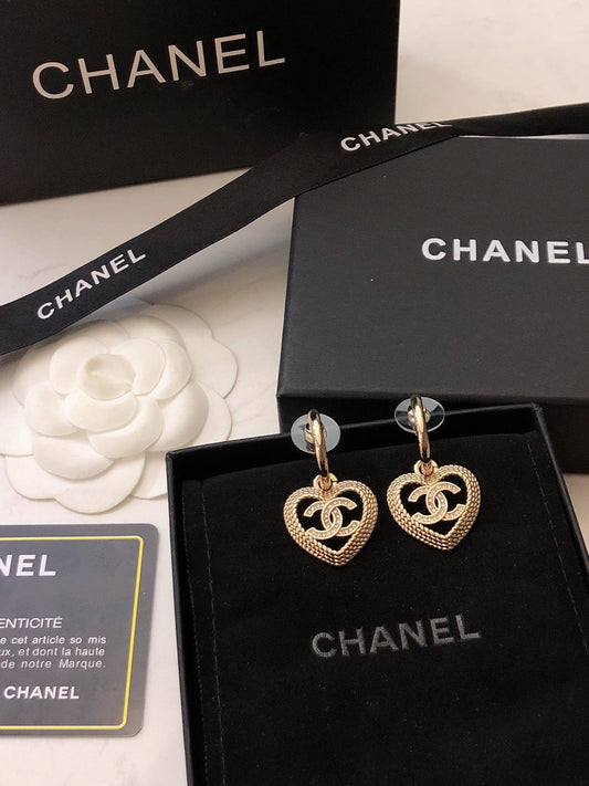 18K Chanel Heart Strass Earrings