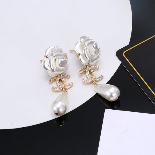 18K Chanel Flower Pearl Earrings