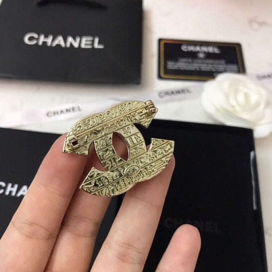 18K Chanel Diamonds Brooch