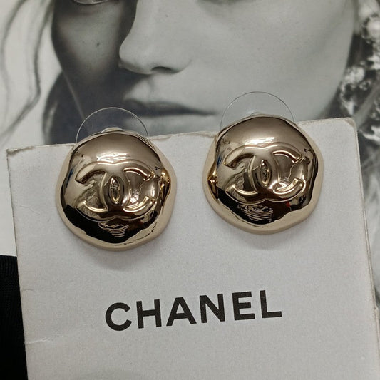 18K Chanel Gold Round Earrings