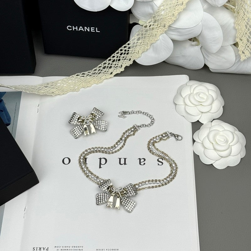 18K Chanel 25K Bow Tie Choker Necklace